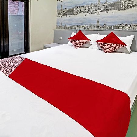Super Oyo 91202 Family Guest House Syariah Tulungagung Εξωτερικό φωτογραφία